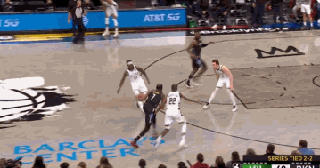 前三位是东契奇(2020年),查尔斯-巴克利(1993年)和奥斯卡-罗伯特森