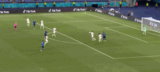 欧洲杯gif速递:意大利成首支晋级淘汰赛球队,贝尔失点助攻梅开二度