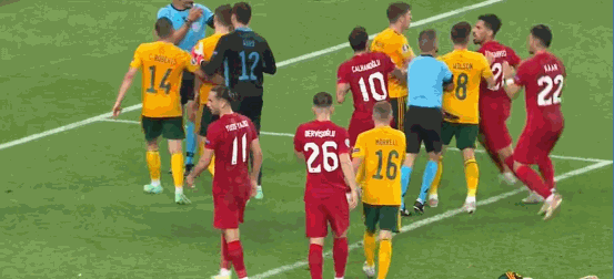 欧洲杯gif速递:意大利成首支晋级淘汰赛球队,贝尔失点助攻梅