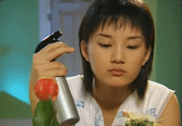 时间推回2003年,馨子在《红苹果乐园》中饰演女主角萧晴.