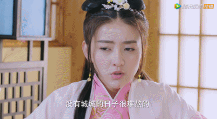 梁洁新剧开播,因坐姿登上了热搜,曾经的淑女如今"大爷
