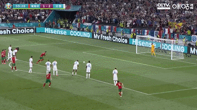 服不服c罗进球后1动作再次挑衅球迷却罕见遭报复