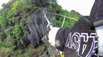 这种设备和用于攀岩和登山的设备 安全带,钩环,头盔,系 绳,绳索基本