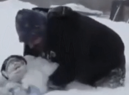 暴风雪吧 ▼ 然而以上各位都比不过这位国外的爸爸 直接把自己儿子扔