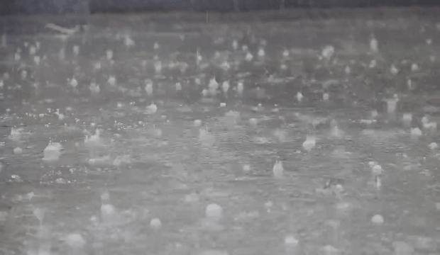 没关门窗,车窗的又是打雷 又是下雨五莲▼▼▼听,这个雷声这里还下起