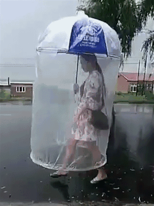 19:00左右当我们担忧"气氛都烘托到这了,雨不下就尴尬了"的时候,这片