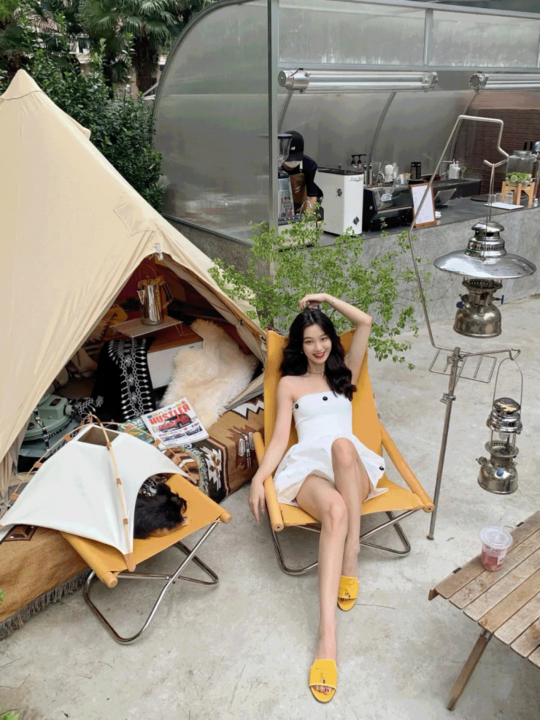 许多人更倾向于户外露营,选择一些「轻量级camping」,去郊区公园