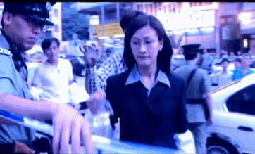 80年代末,tvb经历了一轮改组,焕然一新,香港影视圈的黄金时代已经迎面