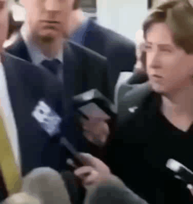 搞笑gif段子桶裂成那样它应该是个惯犯