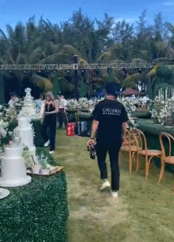 王彦霖艾佳妮百万婚礼现场曝光,鲜花蜡烛摆满桌,美如