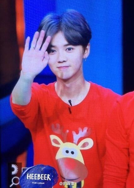 牛鹿同框!吴亦凡鹿晗击掌又牵手