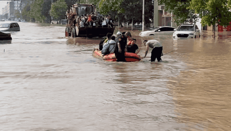 暴雨后的河南,救援瞬间让人破防