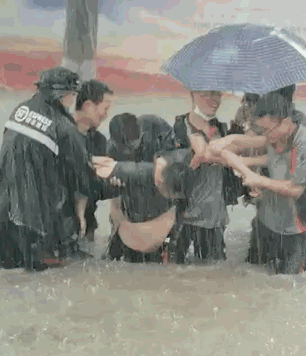 有人落水了!