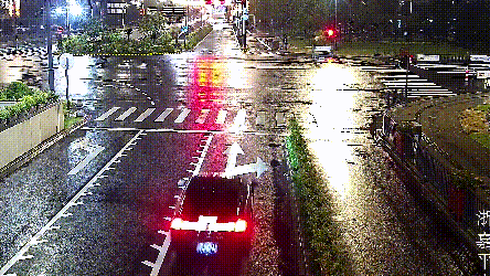 雨天是交通事故的高发期行车不慎极易引发交通事故雨天交通安全警示