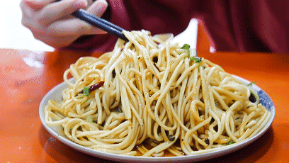 烹调简单也能别具风味煮的时候加一个鸡蛋,几颗青菜每家每户都会在家