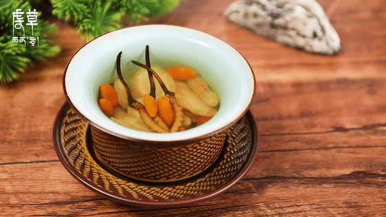 冬虫夏草阴阳双补润肺止咳,调节机体免疫力石斛降火生津,滋润喉咙此茶