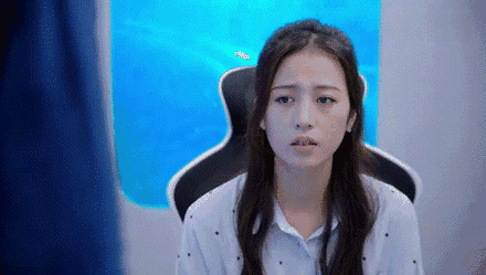 周雨彤在出道之初,被人说过原生硬件有男相的问题.