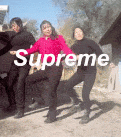 来说说到底它好不好穿~ 连乡村爱情都被网友们恶搞成了supreme风格,真