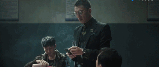 因为在网上赌博欠债,徐小山铤而走险用视频威胁孙兴,试图敲诈三千元.