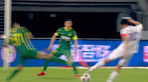 国安4-2申花锁定争冠组席位 送对手进保级组,张玉宁2球