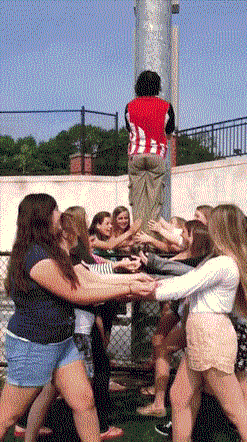 来认识一位摄影师,来自爱尔兰的艾伦,他似乎掌握了与