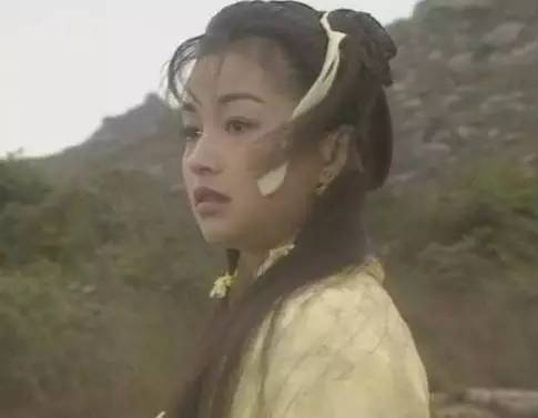 她的郭襄美过杨幂,却因患抑郁症开车冲下大桥