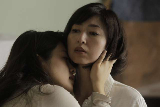 《白百合之恋》描述一场同性师生的「纯爱」.咦?