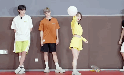 今晚22:30《完美的夏天2》来迷你运动会看李汶翰利路