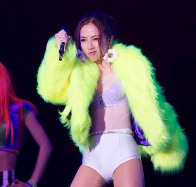晒个渔网内衣_渔网美女