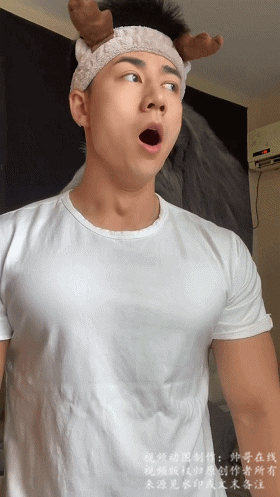 又一位胸肌撑爆衣服的裁判火了!奶狗脸狼狗身,这身材