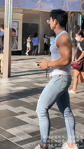 小哥哥也曾参加过健身比赛,比如第38届北京市健美比赛,健体a组冠军