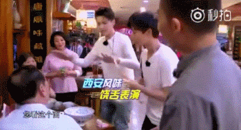 当然,这两个也拿不出手,只是被网友嘲得出圈了.