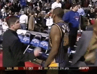 小奥尼尔觉得阿泰因为这件事被禁赛 73 场,整个赛季没打,后来因为不敢