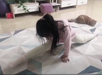千万别轻易让自家娃和猫咪在一起否则后悔都来不及
