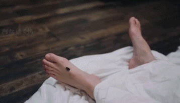 了的咳咳▼▼▼另一头默默播完的,赵露思和刘特的《一不小心捡到爱》