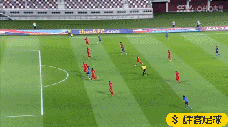 gif国足落后大迫勇也抢点破门