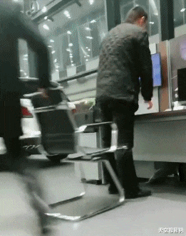 老板你过来咱们谈谈,这就是你说的火锅涮狗肉?