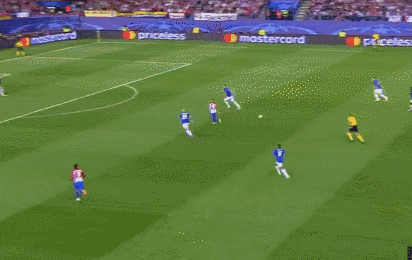 托雷斯单刀球滑倒