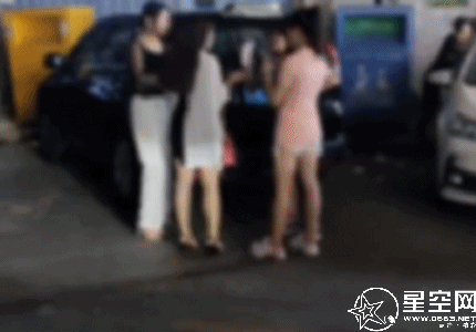 潮汕2女子互扯头发扭打成团,场面混乱