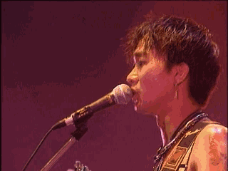 黄家驹离世28年,她选择一生不嫁,30年来定情钻戒始终在无名指