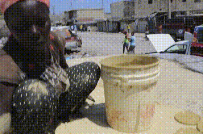 海地人怎么靠吃泥巴活下来?