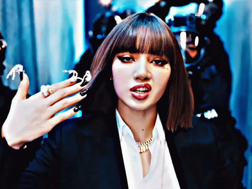lisa solo单曲mv上线!百变造型不得不服