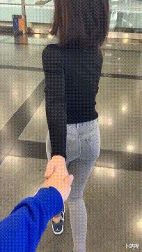 搞笑图片跟女同事表白成功没想到她比我还兴奋