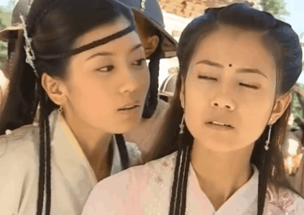 还有《倚天屠龙记》里的赵敏周芷若,张无忌在两个女人中间徘徊,观众又