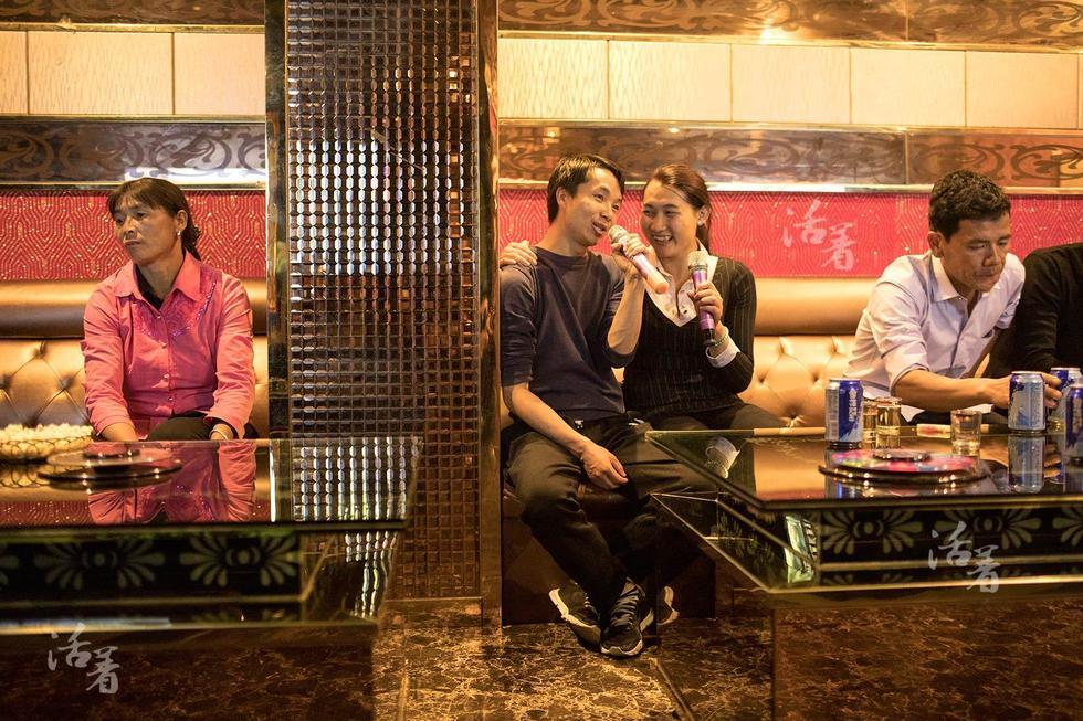 活着：一个跨性别者的家庭和爱情