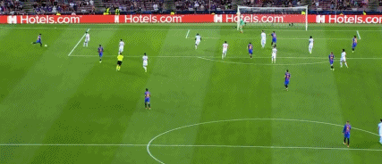 欧冠巴萨主场03负拜仁穆勒拔头筹新援中柱莱万两球连续18场破门