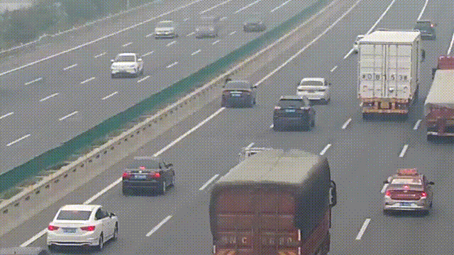 心真大超车道上淡定修车