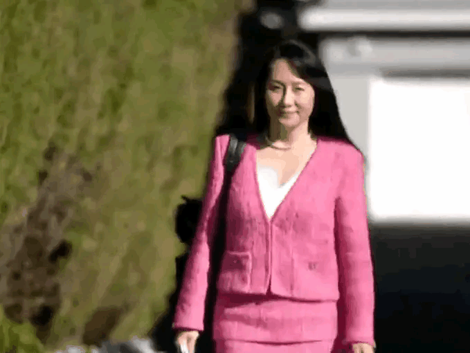 恭喜孟晚舟女士回国! 一起来看看孟女士的时尚高级穿搭.