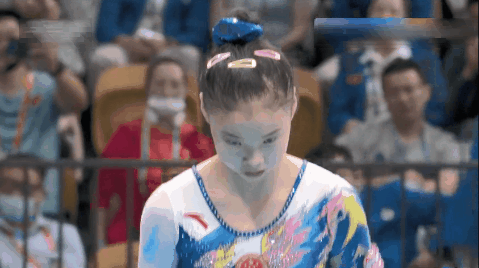 管晨辰不慎掉下平衡木虽遗憾仅获第五但仍是那个乐观的袋鼠摇少女