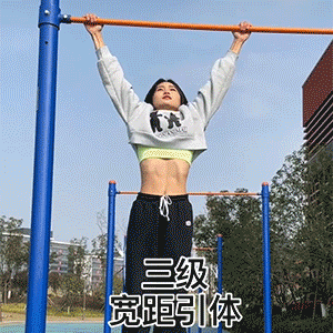 女大学生在宿舍练成街健大神,8块腹肌完爆90%健身肌肉